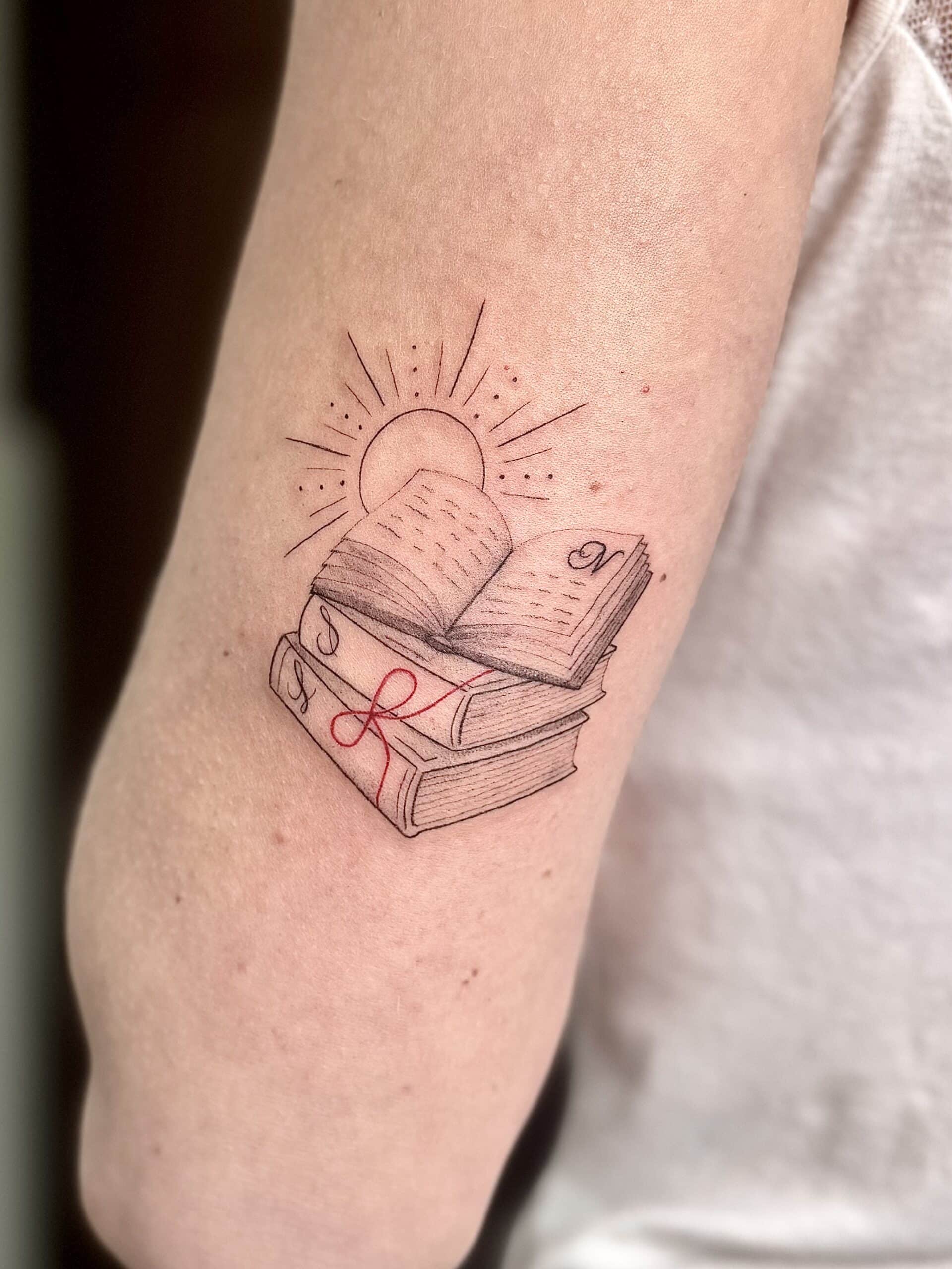 tatouage fine line fin tatoueur combs la ville